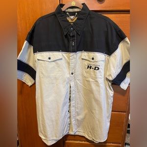 Men’s Harley Davidson short sleeve button down shirt. Khaki and black, size XL